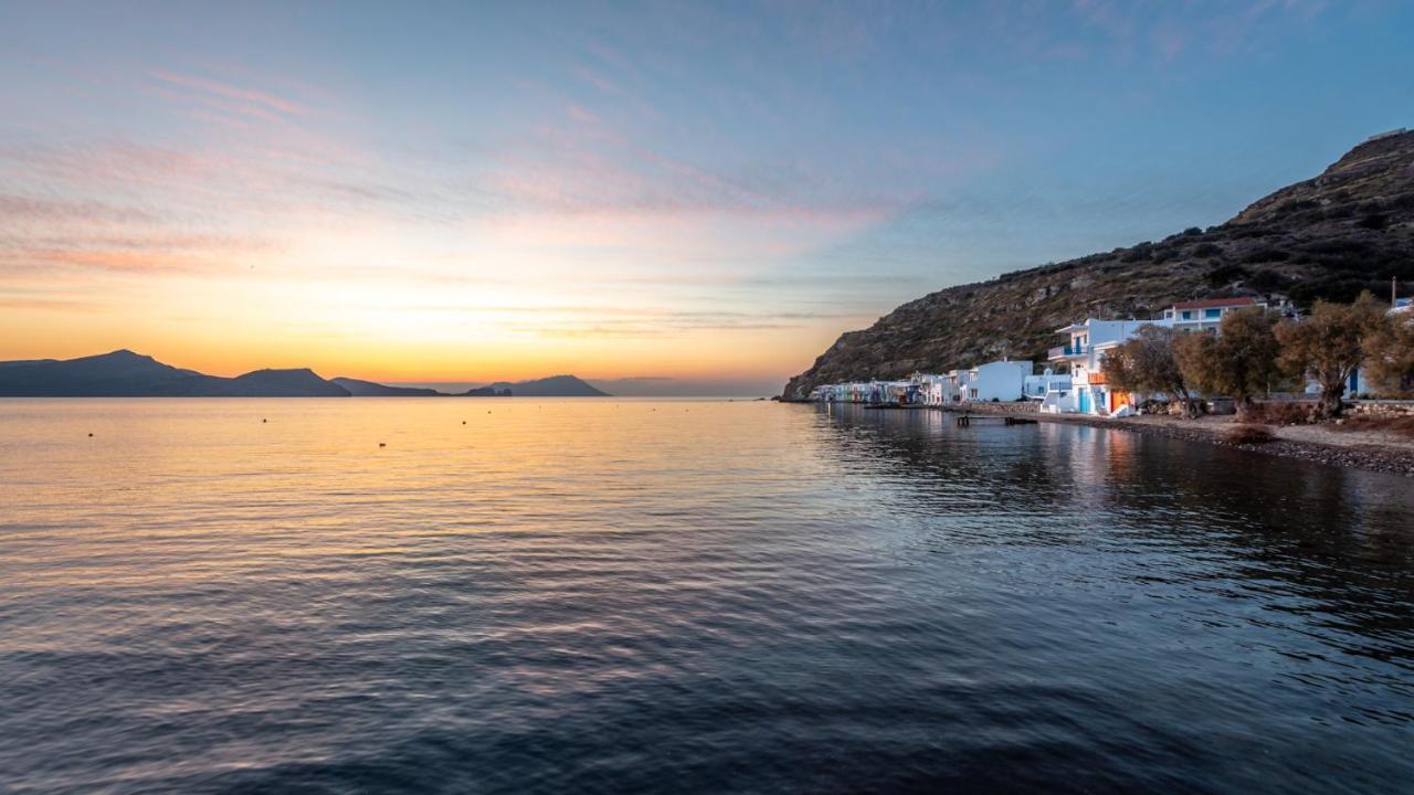 Blue Traditional Boathouse In Klima Klima  Exterior foto